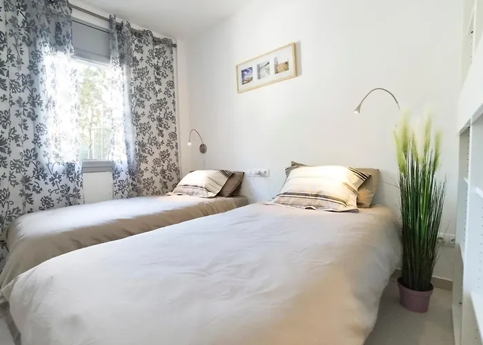 Modern Duplex In With Private Parking, Sea Views & Terrace *