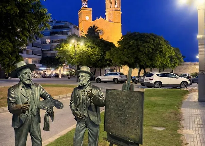 Modern Duplex In With Private Parking, Sea Views & Terrace *