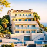 Modern Duplex In With Private Parking, Sea Views & Terrace 锡切斯