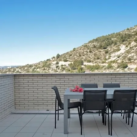 Апартаменты Modern Duplex In With Private Parking, Sea Views & Terrace