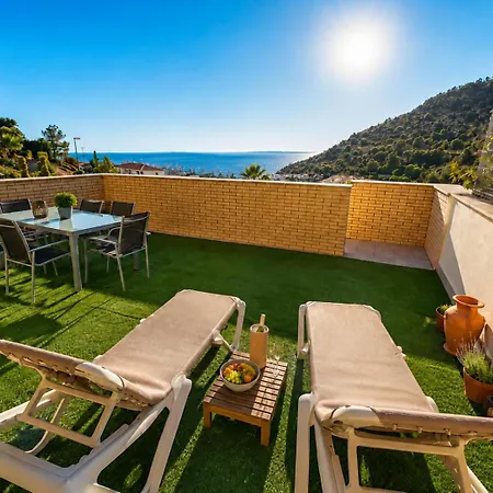 Modern Duplex In With Private Parking, Sea Views & Terrace *