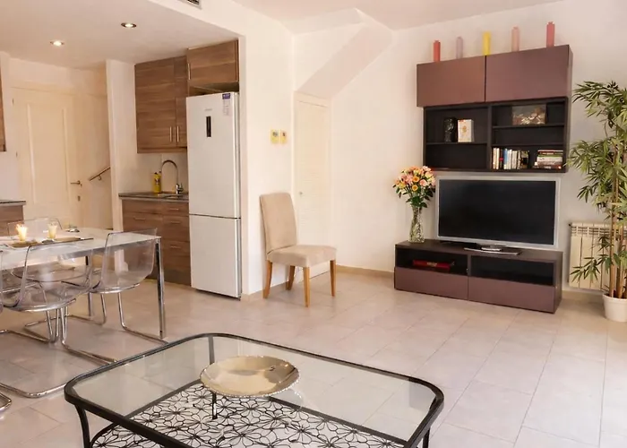 Modern Duplex In With Private Parking, Sea Views & Terrace