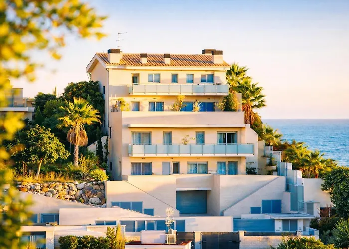 Modern Duplex In With Private Parking, Sea Views & Terrace 锡切斯