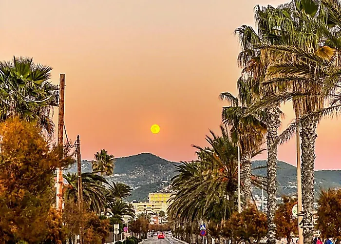 Modern Duplex In With Private Parking, Sea Views & Terrace